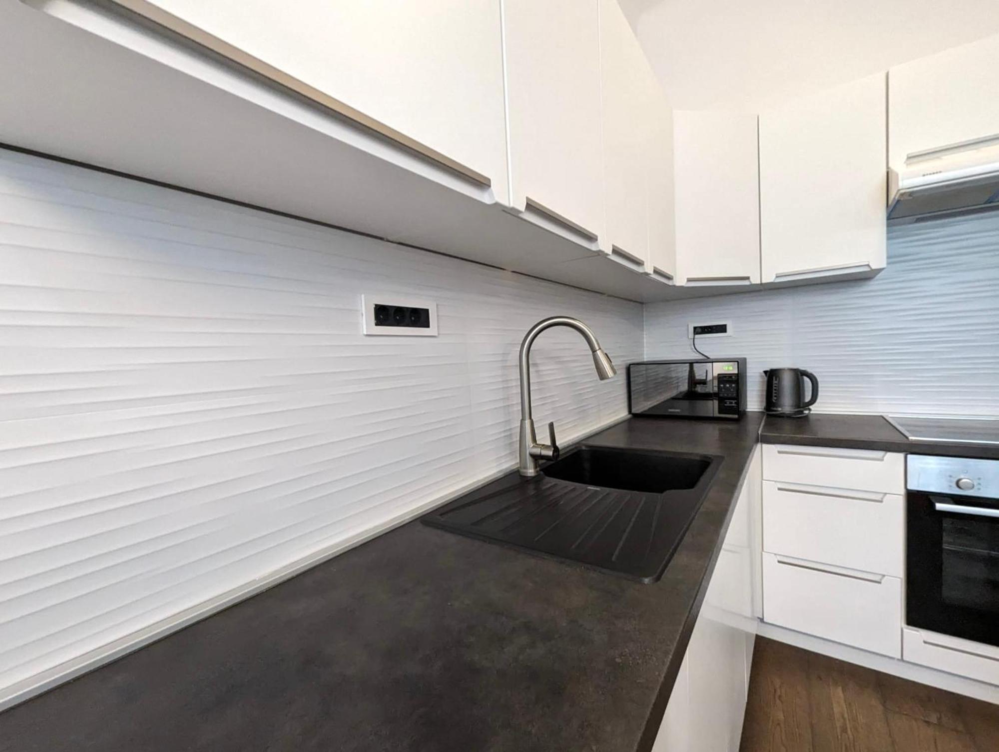 Fantabulous Downtown Abode W King Bed, 65" Tv, Washer And Tumble Dryer Zagreb Luaran gambar