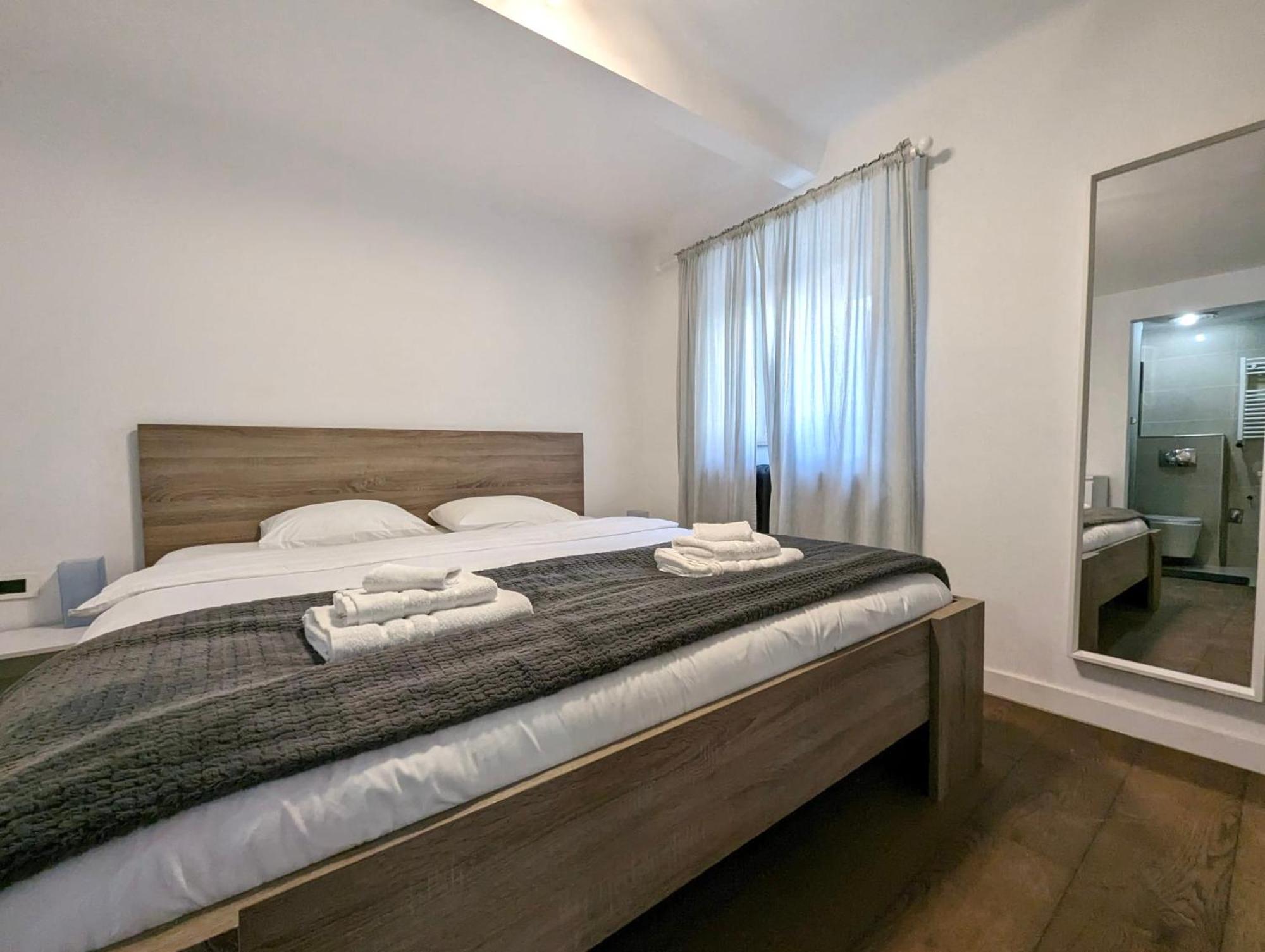 Fantabulous Downtown Abode W King Bed, 65" Tv, Washer And Tumble Dryer Zagreb Luaran gambar