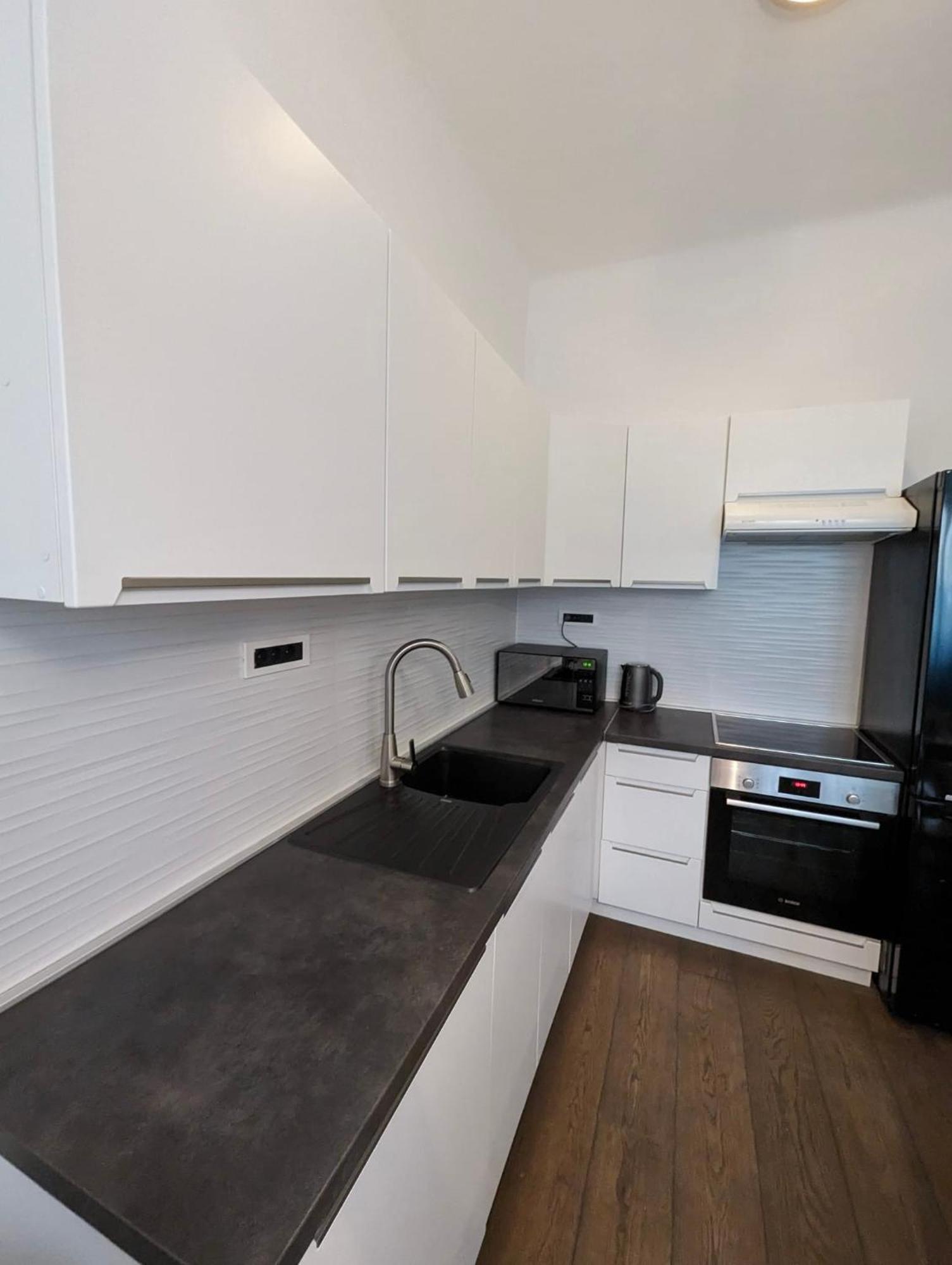 Fantabulous Downtown Abode W King Bed, 65" Tv, Washer And Tumble Dryer Zagreb Luaran gambar